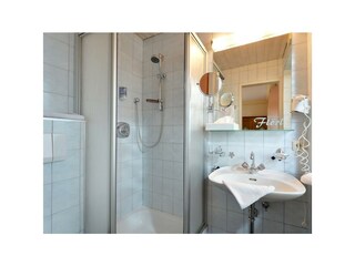 Maria-Floerl-Ried-Landstrasse-17-Appartement-Badez