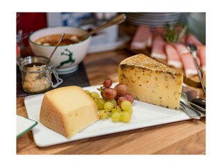 Haus_Floerl_Maria_Landstrasse_17_Ried_Frehstuecksb