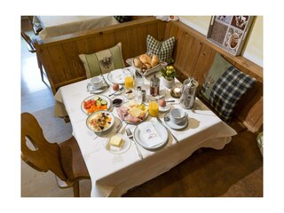 Haus_Floerl_Maria_Landstrasse_17_Ried_Frehstueckst