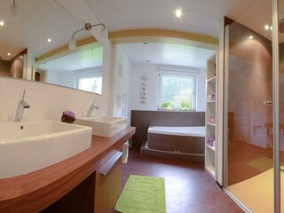 Apart-Hanna-Aschau-im-Zillertal-Badezimmer1