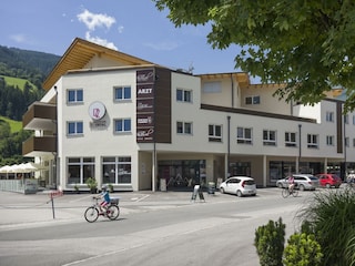 Alp_Tirol_Cafe_Harmonie_Haus_Sommer