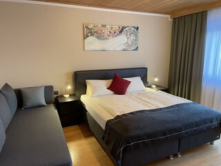 Doppelzimmer mit Zusatzbett u. Balkon im EG