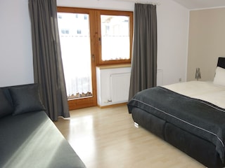 Doppelzimmer mit Zusatzbett und Balkon im 1. Stock