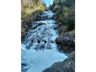 Harter Schleierwasserfall Winter