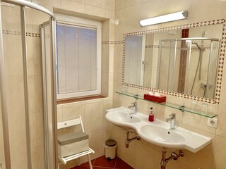 64C5A2A1-2883-4D4C-8B14-C41703E33F50