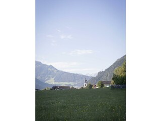 Blick auf die Kirche in Aschau