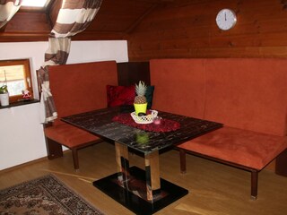 apart-ponholz_hart-im-zillertal_Wohnküche_Tisch