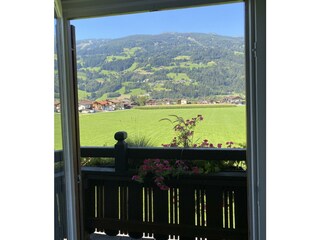 D9C8EC29-7F71-43D7-A663-B2B59F6C7F67