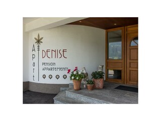 Aparte_Denise_Schuetzenweg_32_Eingang_komp