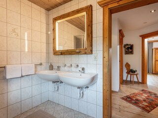 Gaestehaus_Moser_Kirchweg_14_Uderns_Badezimmer_2