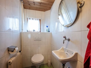 Haus_Emmi_Finsingstrasse_29_Uderns_WC_1