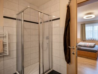 Badezimmer Dusche/WC und Waschmaschine