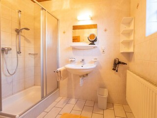 Familienzuimmer mit Balkon Bad3