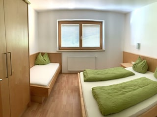 1FE2CBDD-7627-4309-B752-E68F1B7DE38A