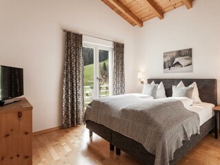 Schlafzimmer mit Flat TV