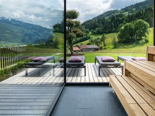 Panoramasauna mit Liegebereich