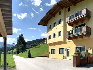 D96E85B2-5ABC-4C97-A756-D45B8E5E3998