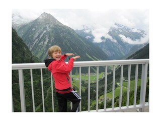 Staumauer Zillergrund mit  Blick ins Tal