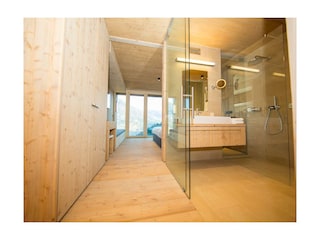 Tenne Schlafzimmer und Badezimmer