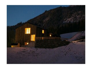 Wiesegg Aussenansicht Nacht