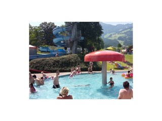 Schwimmen im Freibad Fügen