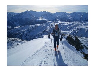 Über den Gipfel des Zillertals m.d. Tourenski
