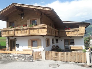 Zillertal_Fügen_Jagerhaeusl_Hauser_Hausansicht Som