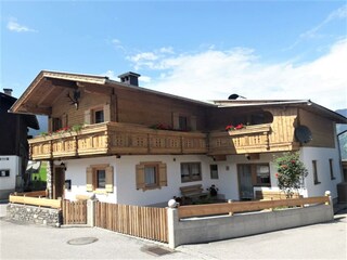 Zillertal_Fügen_Jagerhaeusl_Hauser_Hausansicht Som