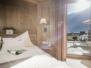 Zimmer mit Morgensonne im Arnika