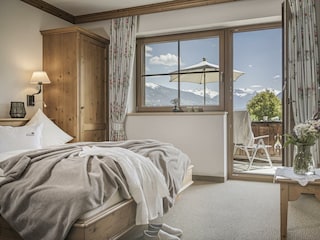 Schlafzimmer Enzian mit Südterrasse