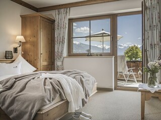 Schlafzimmer Enzian mit Südterrasse