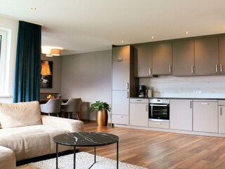 TheView_Ahorn_Küche-Essbereich-Wohnzimmer