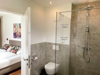 TheView_Ahorn_Schlafzimmer2-Bad2-Seitenansicht