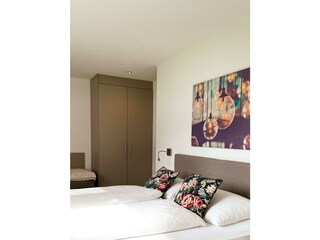 TheView_Ahorn_Schlafzimmer2-Seitenansicht1