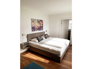 TheView_Ahorn_Schlafzimmer2-Seitenansicht2