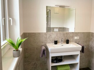 TheView_Ahorn_Badezimmer2_