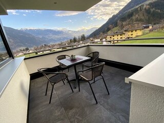 Zillertal-Fuegen-The-View-Ferienwohnung-Ahorn-Balk