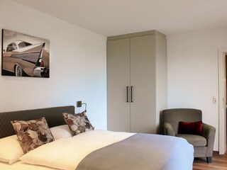 TheGardenView-Schlafzimmer1-Seitenansicht