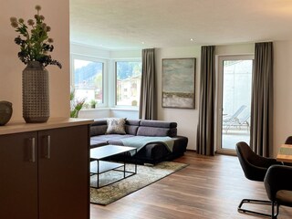 TheGardenView-Wohnzimmer-Essbereich-Garten