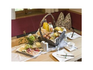 Schustererhof_Taxachgasse_12_Stumm_Fruehstueckskor