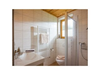 Ferienwohnung_Waldblick_Hnr_26_Schlitters_Badezimm