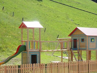 Zillertal-Aschau-Gasthof-Talblick-Sommer-Spielplat