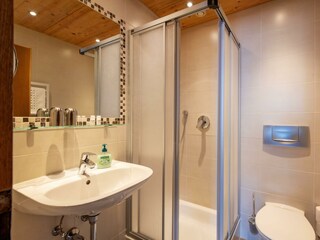 Bilder Kaiserwohnung 2 und Gartenwohnung Dusche Zi