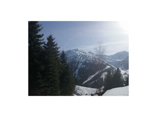 Blick von der Hütte auf die Piste
