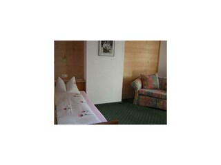 Einbettzimmer mit Ausziehsofa