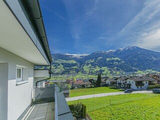 Blick von der Dachterrasse H19 ins Zillertal