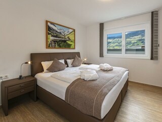 Schlafzimmer mit Kleiderschrank, H19