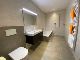 Zillertal-apart-stiegler-stumm-Appartement 1_Badez