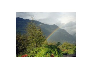 Gewitter mit Regenbogen im Sommer