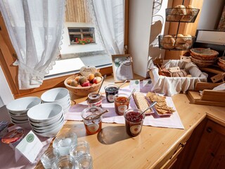 Frühstücksbuffet mit regionalen Produkten